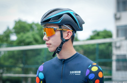 Must have bike accessories : Cycling spectacles/goggles