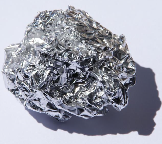 You can knead a piece of aluminum film into a ‘paper ball’